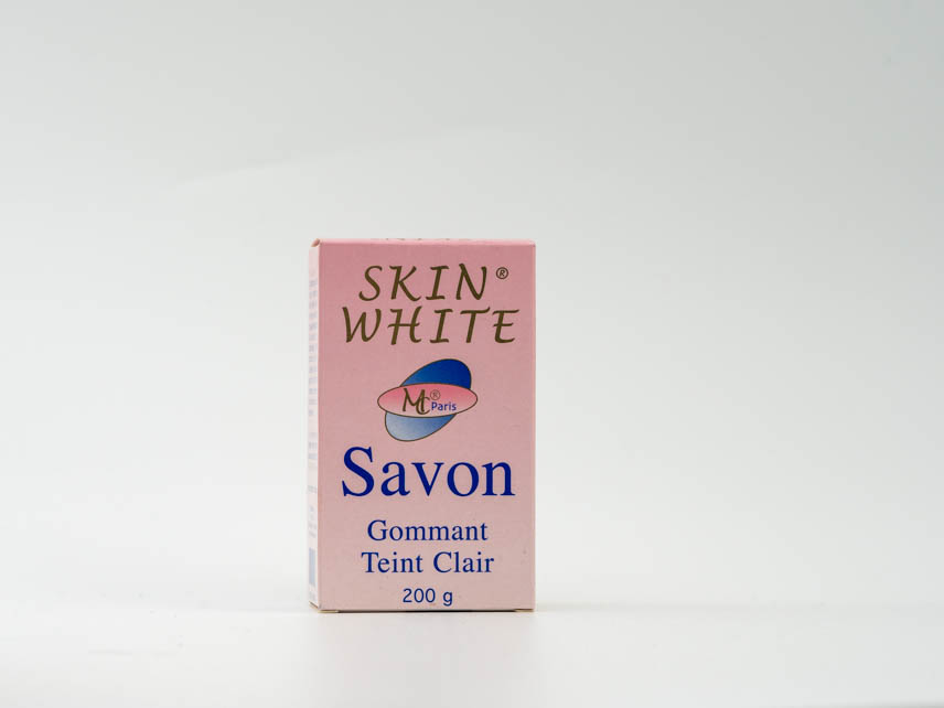 SKIN WHITE savon gommant teint clair