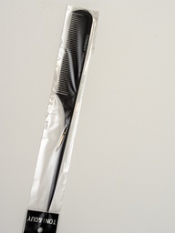TONI&amp;GUY PEIGNE A QUEUE CARBON          F